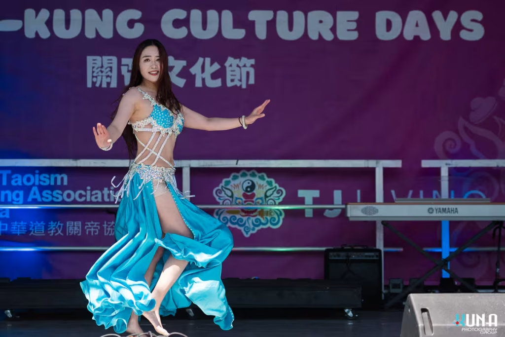 TJ Fest 2025 Kuna Photography: Vancouver Event Photographer. Belly dancer Linda Chen in turquoise & silver performing at a multicultural street festival in BC.