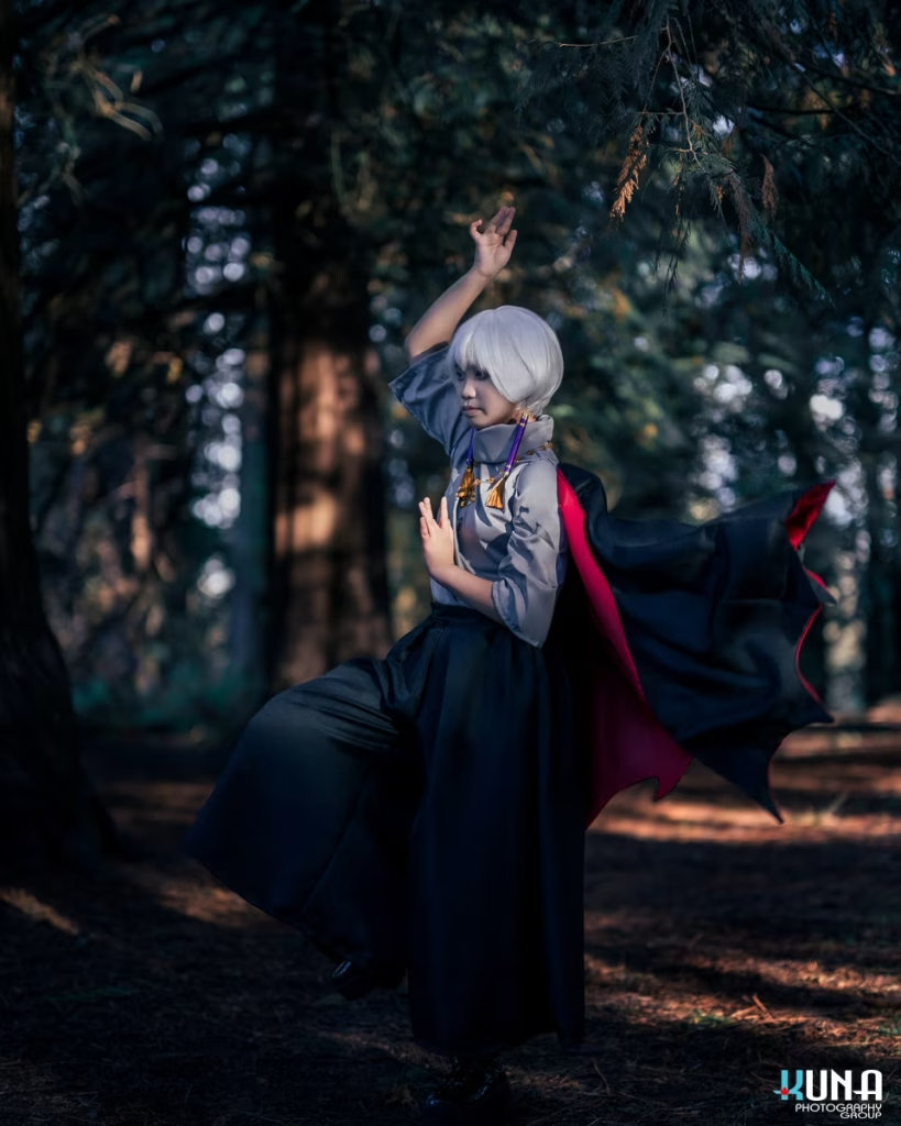 Dynamic action pose of a Sky: Children of the Light cosplay in the woods, photographed by a Vancouver cosplay photographer.