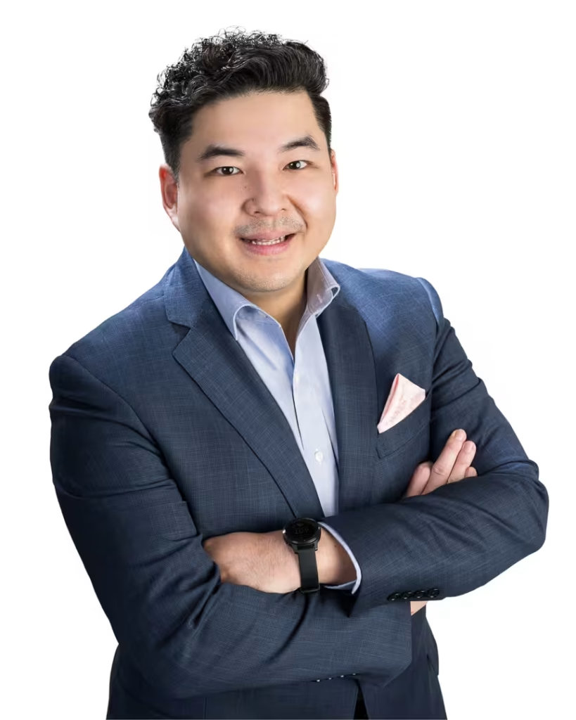 Jerry Lin, licensed real estate agent at VanHaus, smiling warmly for his vancouver corporate headshot.