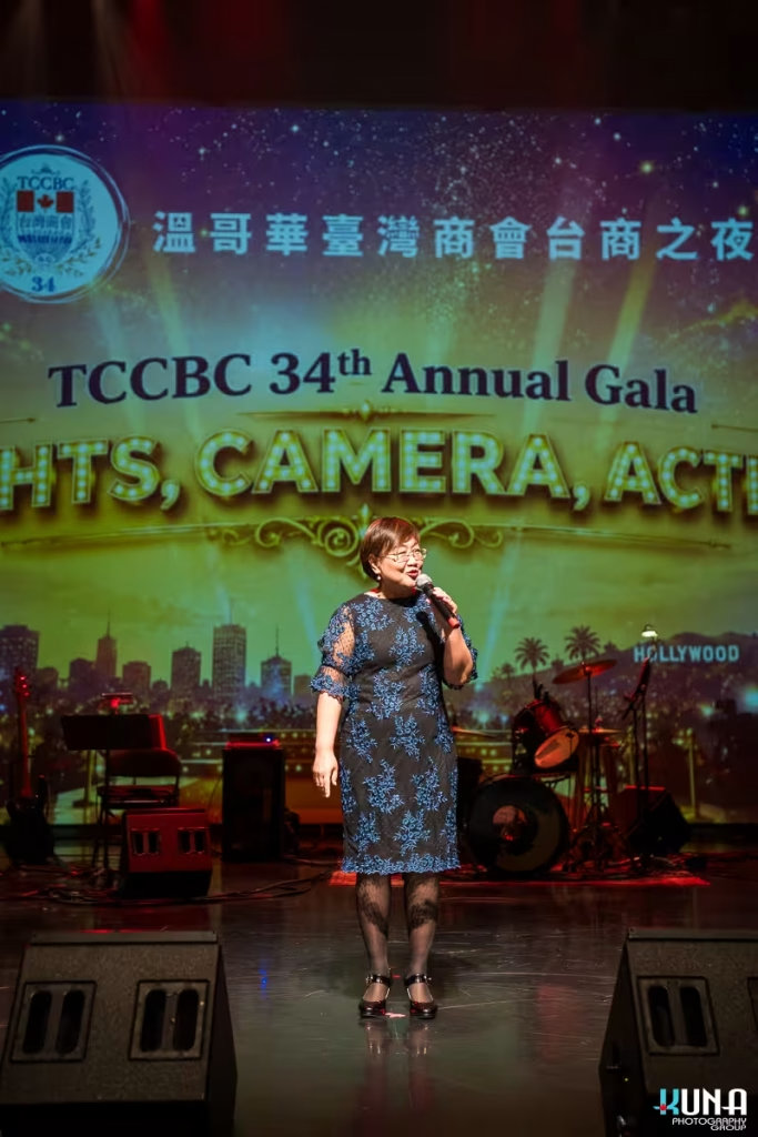 OCAC Minister Hsu Chia-ching address captured by Vancouver gala photographer OCAC Minister Hsu Chia-ching speaking to the audience from the main stage.