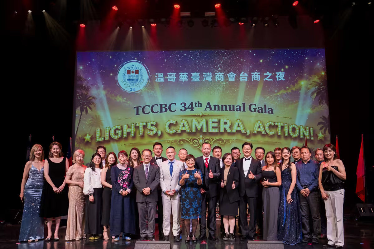 Vancouver Gala Photographer capptured VIP board members and Canadian politicians group photo on stage at the TCCBC 34th Annual Gala in River Rock Theatre Stage.